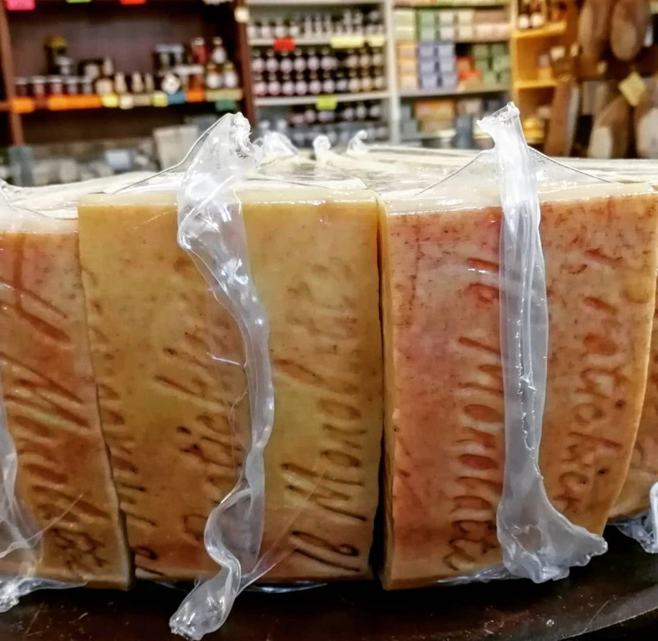 MONOLATTE PRATICHIERA oltre 26/28 Mesi ECCELLENTE - 1Kg sotto vuoto - Pratichiera